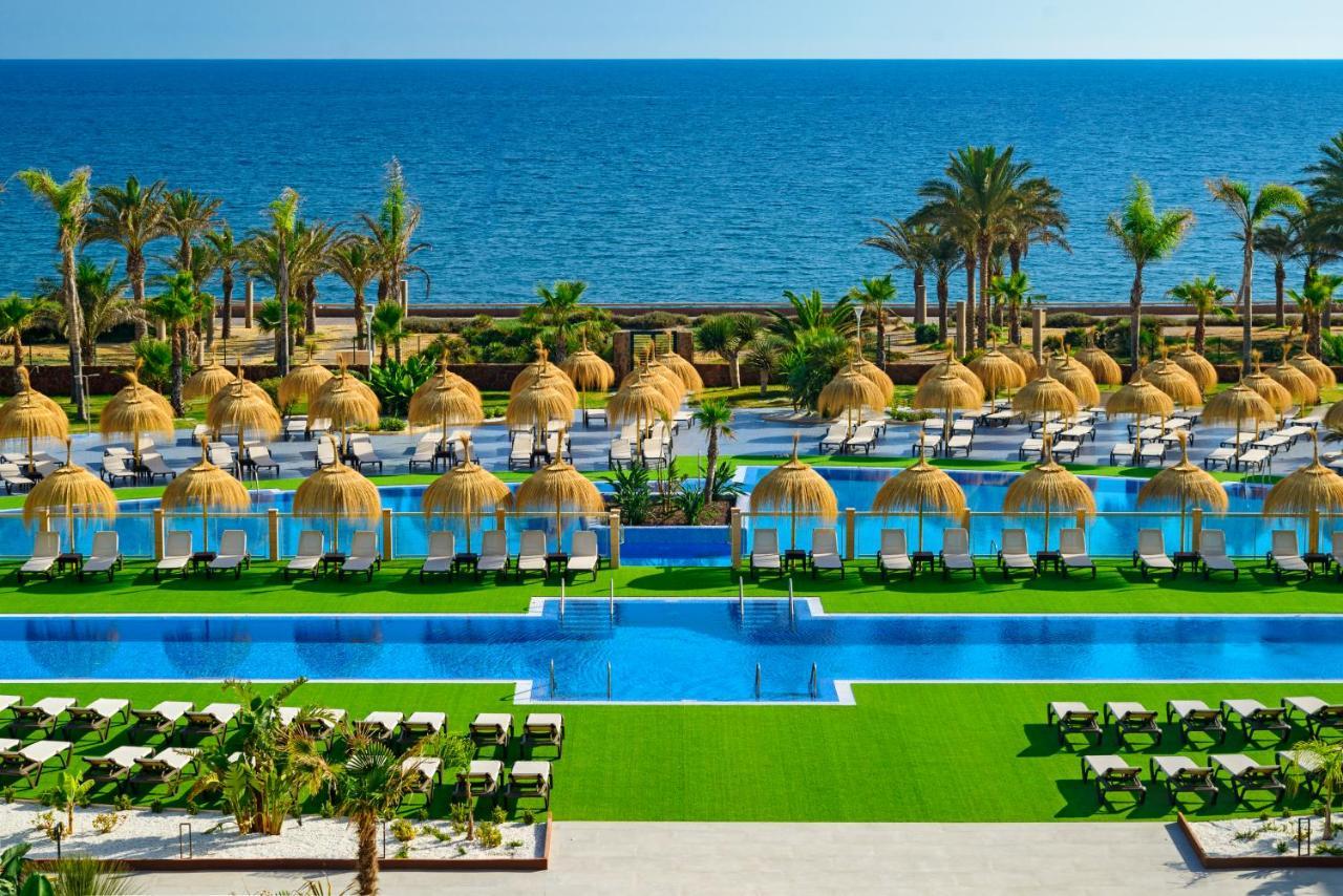 Cabogata Beach Hotel Ретамар Экстерьер фото The resort's pool area