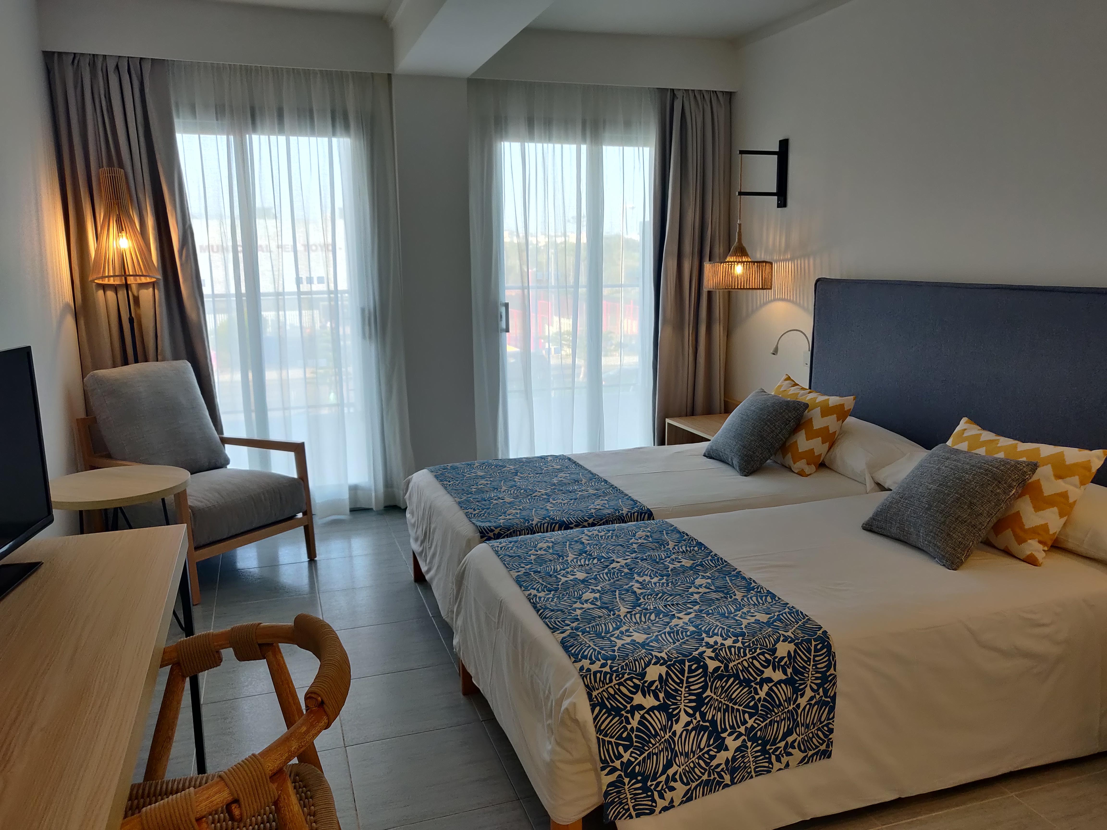 Cabogata Beach Hotel Ретамар Экстерьер фото A room at the hotel