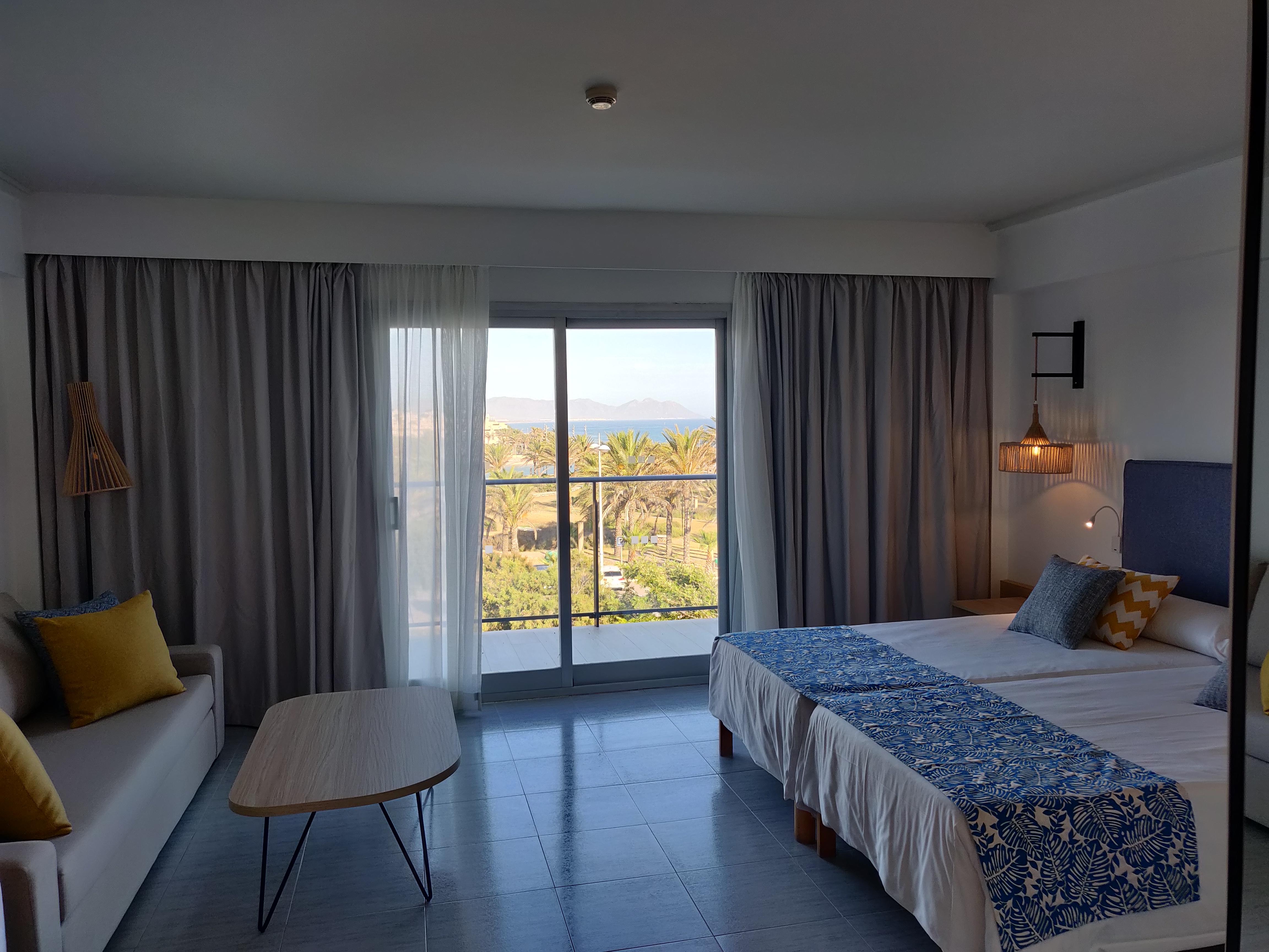 Cabogata Beach Hotel Ретамар Экстерьер фото A room at the hotel