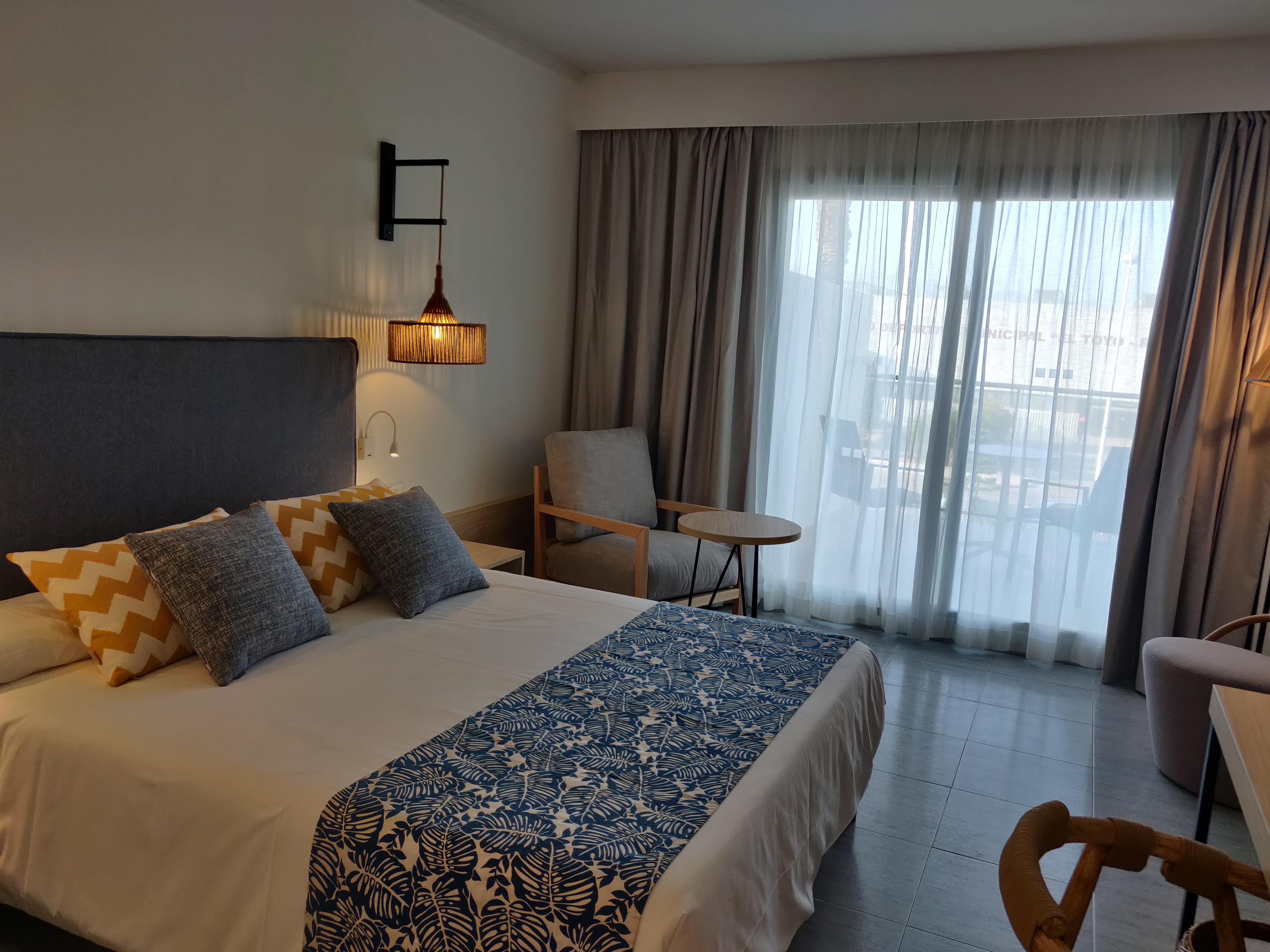Cabogata Beach Hotel Ретамар Экстерьер фото A room at the hotel